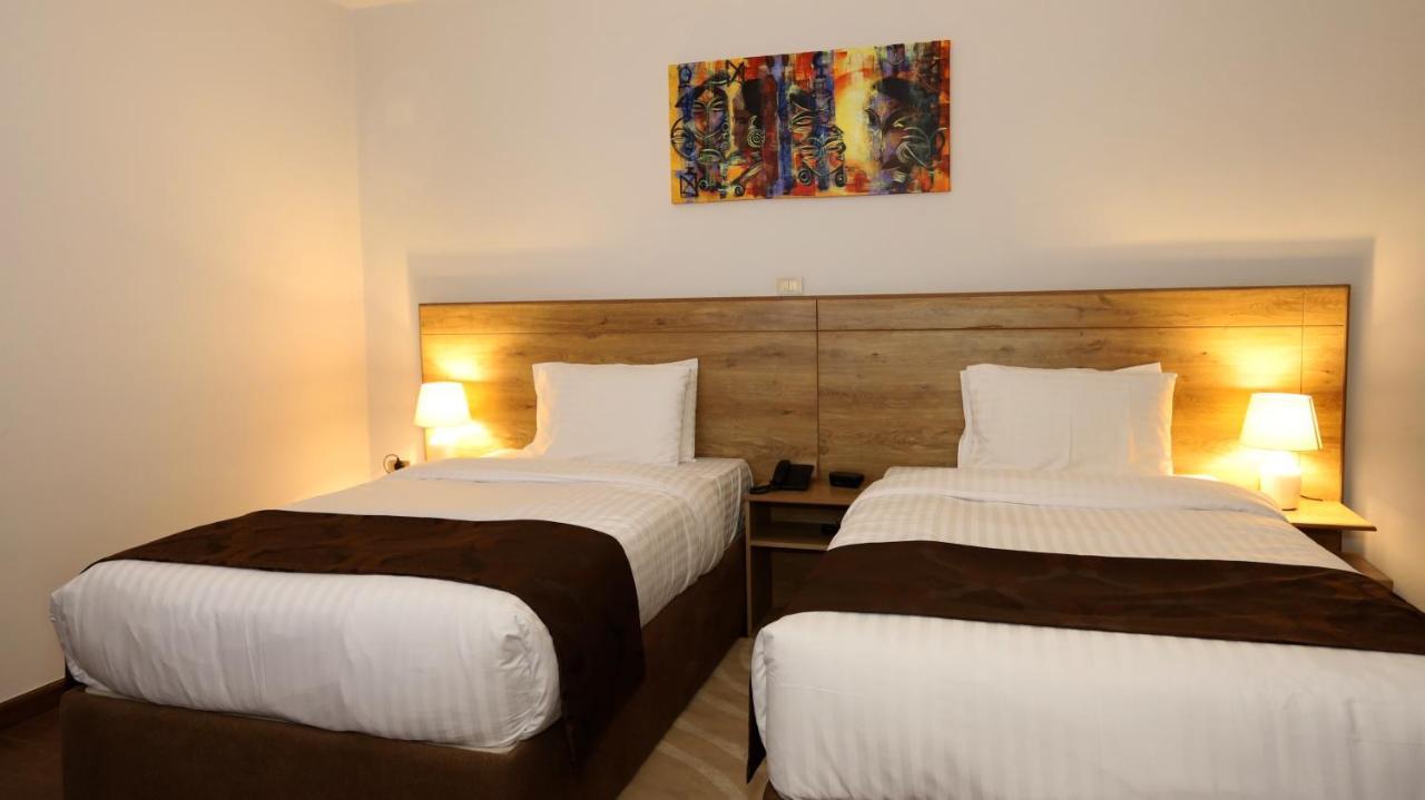 Black Horse Hotel Apartment 亚的斯亚贝巴 外观 照片